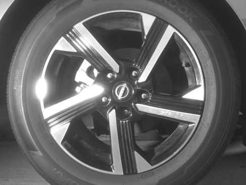 Used 2025 Nissan Sentra SV FWD image 15