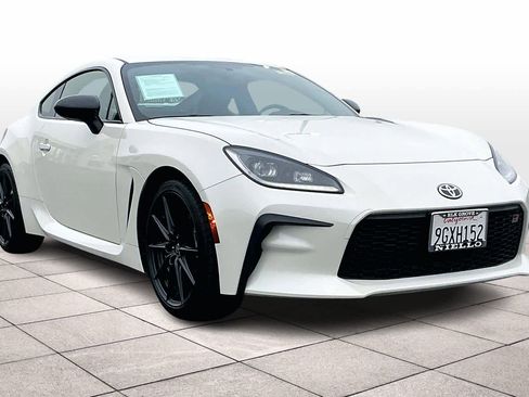 Used 2023 Toyota GR86 Premium image 2
