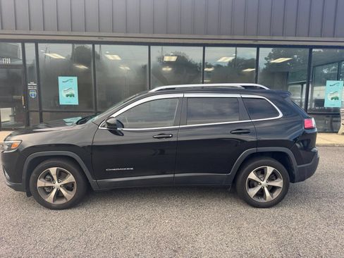 Used 2021 Jeep Cherokee Limited w/ Elite Package FWD image 3