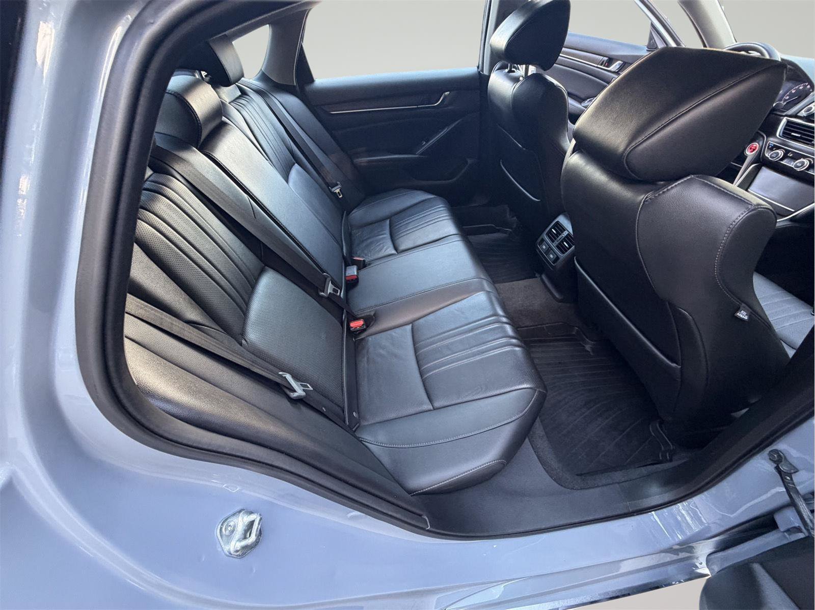 Used 2022 Honda Accord Touring image 32