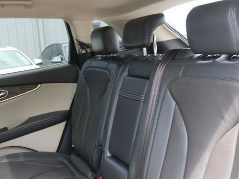 Used 2019 Lincoln Nautilus Reserve AWD/4WD image 12