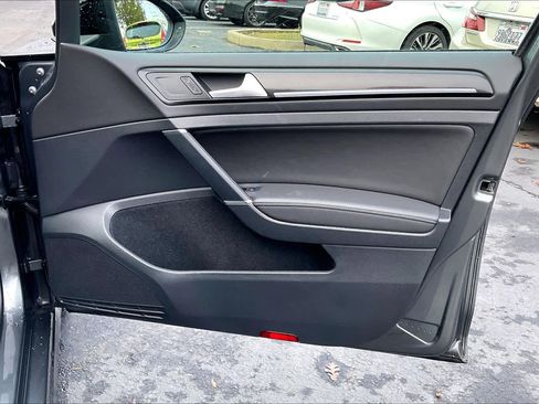 Used 2019 Volkswagen Golf R image 24