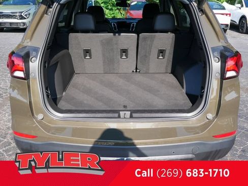 Used 2023 Chevrolet Equinox Premier FWD image 17