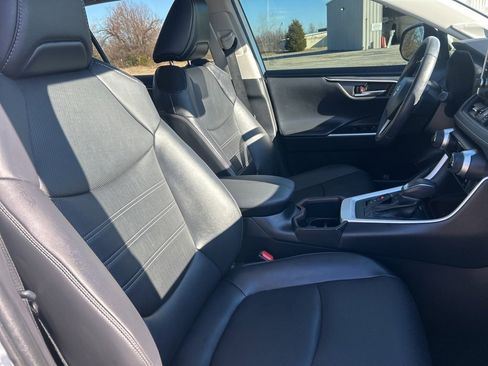 Used 2022 Toyota RAV4 Limited image 18