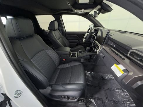 Used 2025 Toyota Tacoma TRD Off-Road w/ TRD Off Road Premium Package image 28