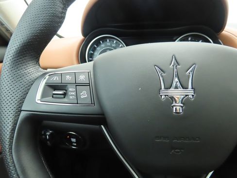 Used 2022 Maserati Levante Modena image 11