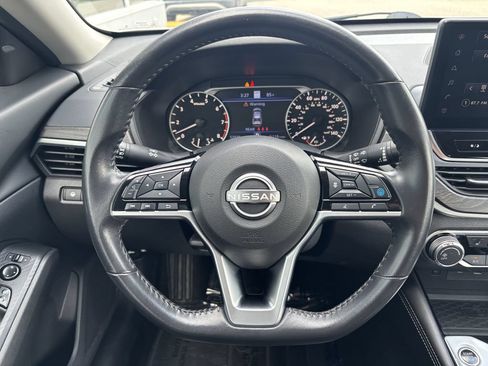 Used 2024 Nissan Altima 2.5 SV w/ SV Premium Package FWD image 11
