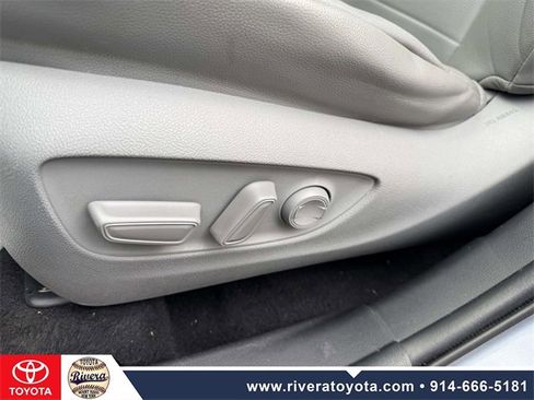 Used 2020 Toyota Highlander XLE image 13