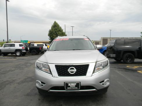 Used 2016 Nissan Pathfinder S image 2