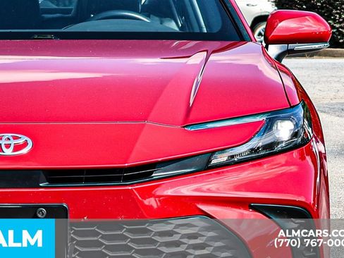 Used 2025 Toyota Camry SE image 16