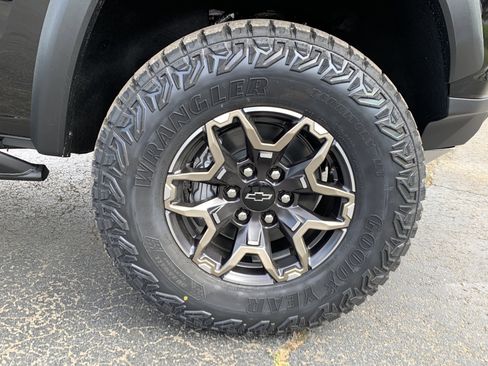 New 2026 Chevrolet Colorado ZR2 w/ Technology Package AWD/4WD image 32