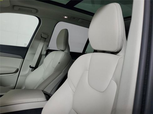 Certified 2025 Volvo XC90 B6 Plus AWD/4WD image 23
