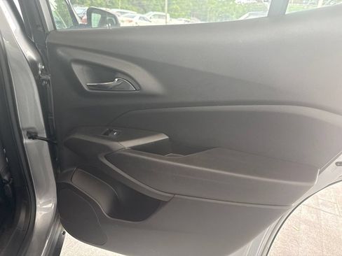 Used 2024 Chevrolet Trax LT FWD image 34