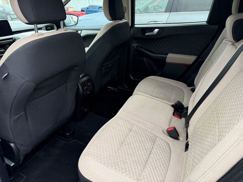 Used 2020 Ford Escape SE FWD image 18