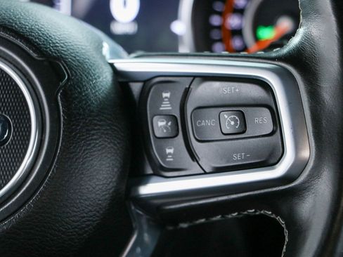 Used 2021 Jeep Wrangler Unlimited Sahara AWD/4WD image 16