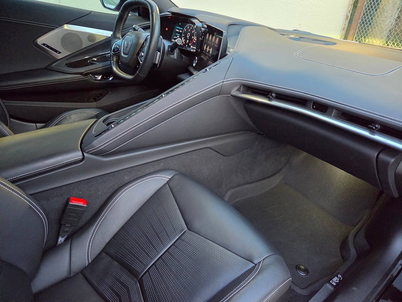 Used 2021 Chevrolet Corvette Stingray Preferred Cpe w/ Z51 Performance Package RWD image 9