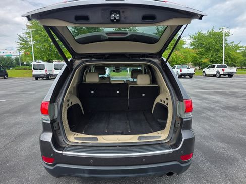 Used 2017 Jeep Grand Cherokee Limited AWD/4WD image 7