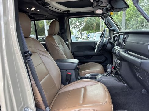 Used 2020 Jeep Gladiator Overland AWD/4WD image 32