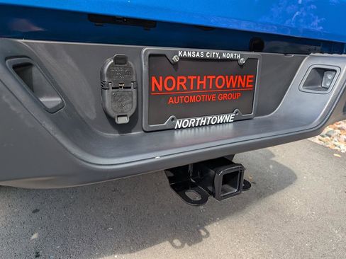 Used 2023 Jeep Gladiator Sport image 17