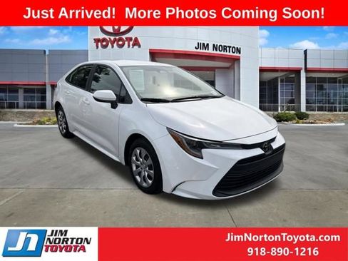 Used 2024 Toyota Corolla LE FWD image 1