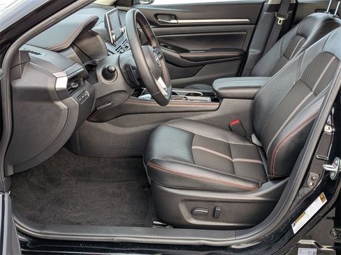 Used 2025 Nissan Altima 2.5 SR image 11