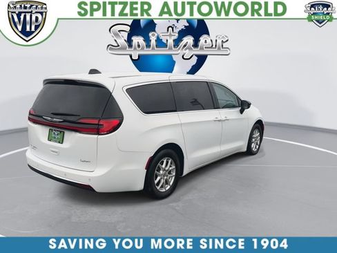 Used 2025 Chrysler Pacifica Select FWD image 9