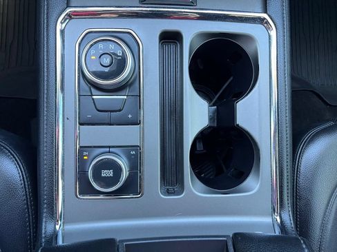 Used 2020 Ford Expedition XLT w/ Equipment Group 202A AWD/4WD image 35