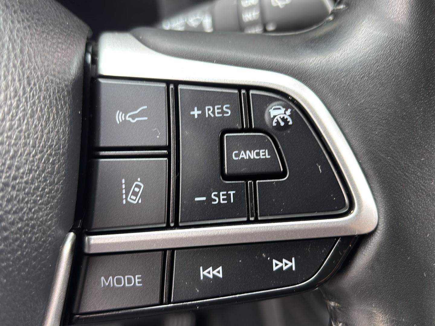 Used 2024 Toyota Highlander Limited AWD/4WD image 30