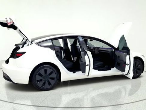 Used 2025 Tesla Model 3 RWD image 19