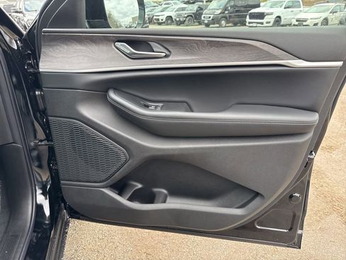 New 2026 Jeep Grand Cherokee Altitude AWD/4WD image 31