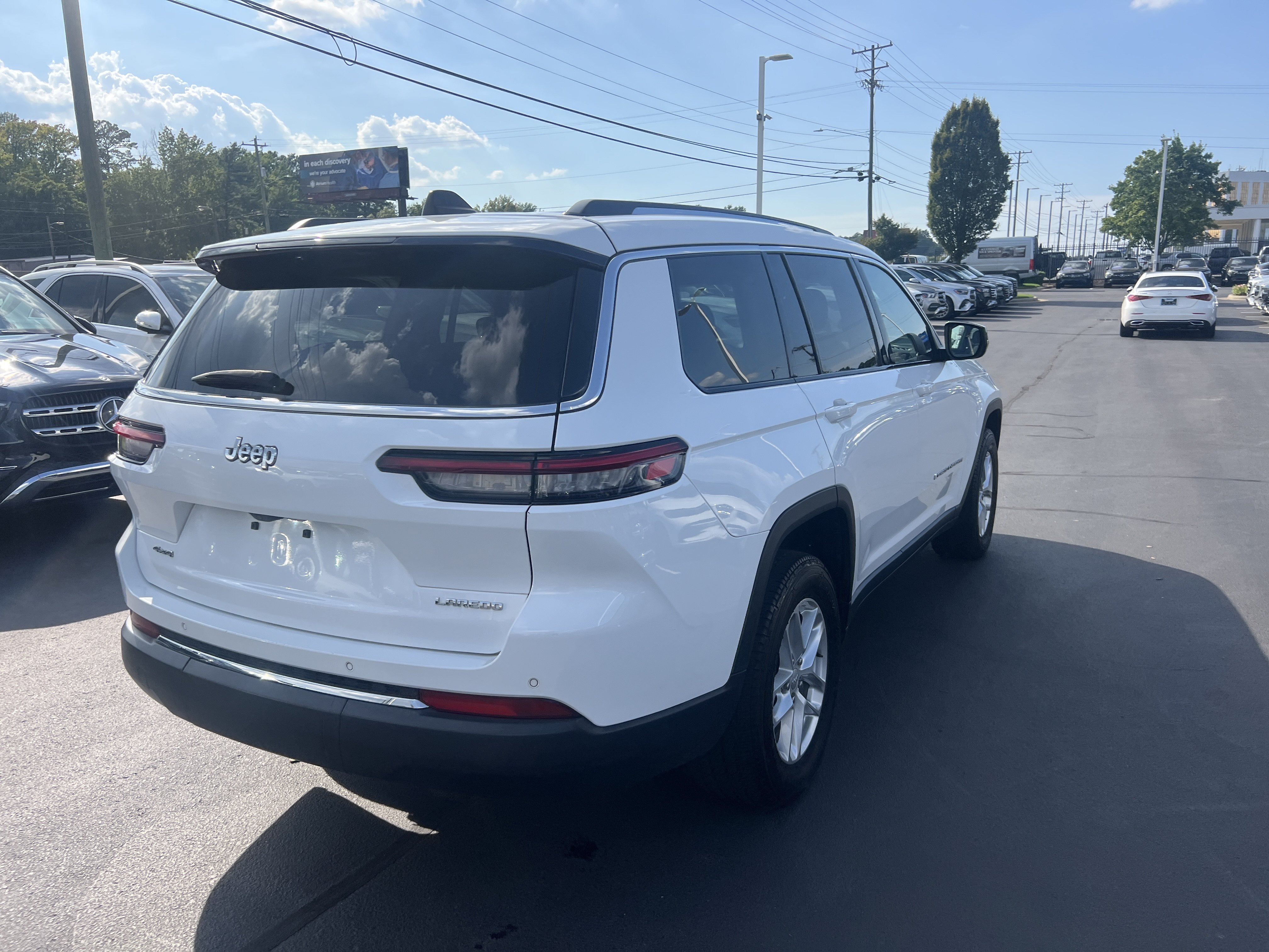 Used 2023 Jeep Grand Cherokee L Laredo AWD/4WD image 11