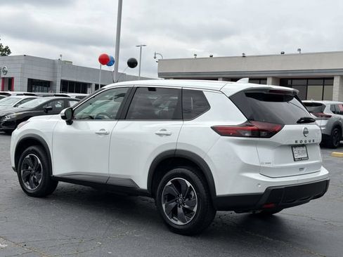 Used 2025 Nissan Rogue SV FWD image 3