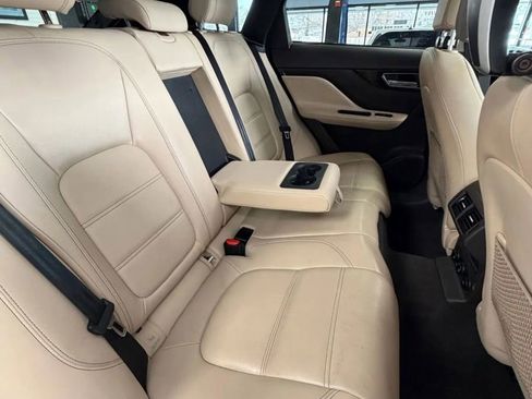 Used 2020 Jaguar F-PACE Prestige image 12
