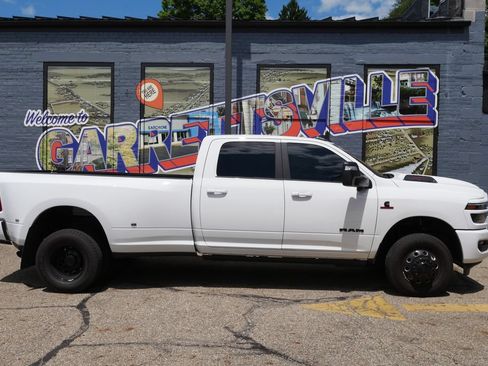 Used 2026 RAM 3500 Laramie AWD/4WD image 19