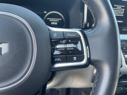 Certified 2023 Kia Sorento SX FWD image 27