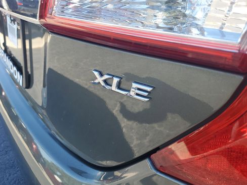 Used 2012 Toyota Camry XLE image 7