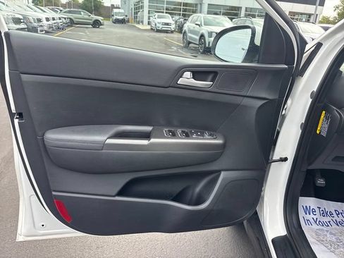 Used 2022 Kia Sportage LX FWD image 13