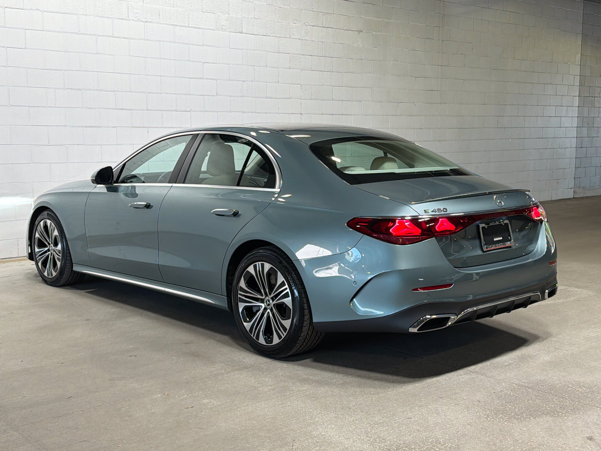 Used 2025 Mercedes-Benz E 450 4MATIC Sedan image 3