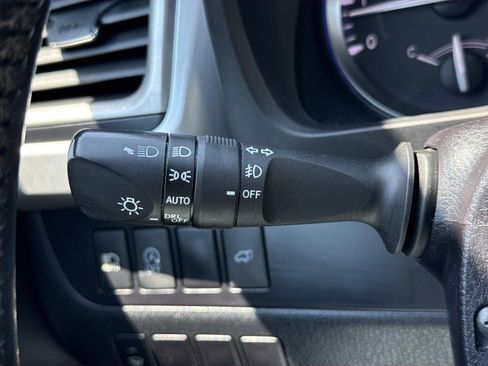 Used 2017 Toyota Highlander XLE AWD/4WD image 16