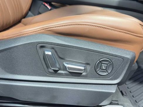 Used 2019 Audi e-tron Prestige w/ Prestige Package AWD/4WD image 14