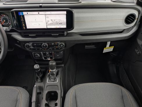 New 2025 Jeep Gladiator Sport image 17