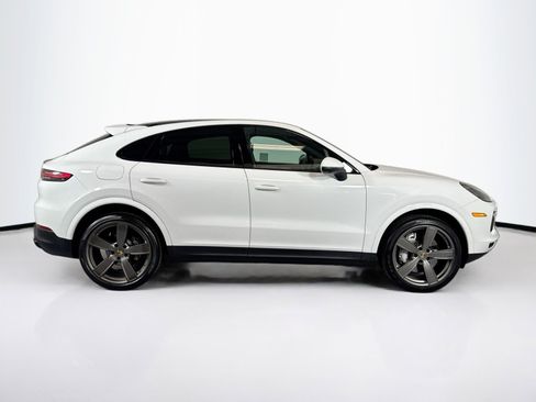 Used 2022 Porsche Cayenne Platinum Edition image 8