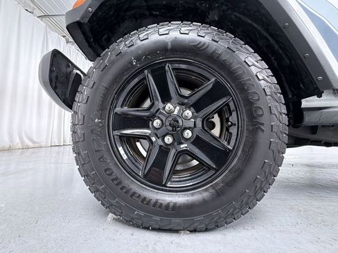 Used 2021 Jeep Gladiator Sport image 16