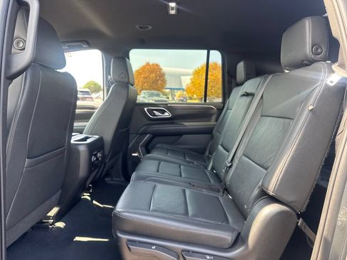 Used 2022 Chevrolet Suburban LT RWD image 15