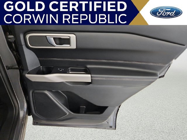 Used 2022 Ford Explorer XLT w/ Equipment Group 202A AWD/4WD image 30