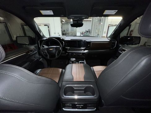 Certified 2024 Chevrolet Silverado 1500 High Country w/ Technology Package image 20