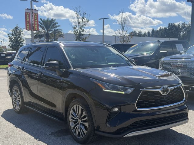 Used 2020 Toyota Highlander Platinum FWD image 2