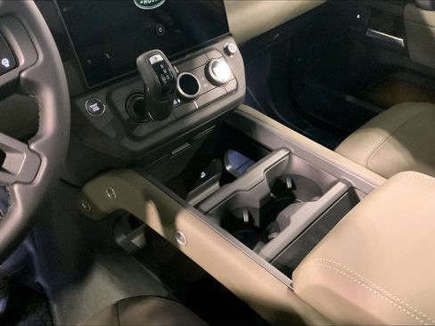 New 2026 Land Rover Defender 110 X-Dynamic SE image 7