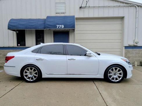 Used 2013 Hyundai Equus Signature RWD image 11