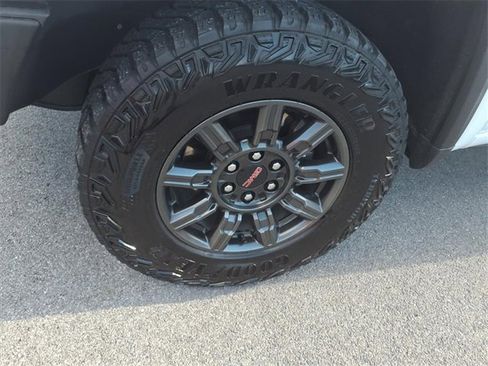 Used 2024 GMC Sierra 1500 AT4X image 5